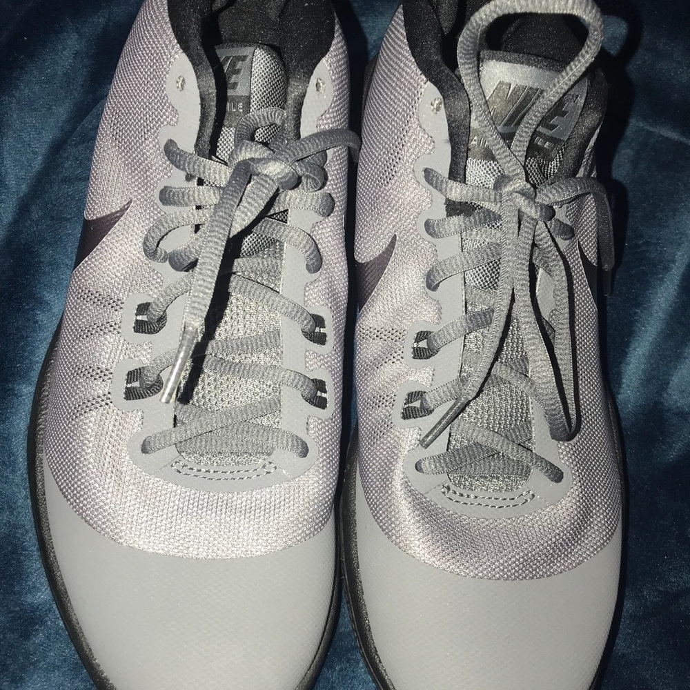 Basketball shoes
